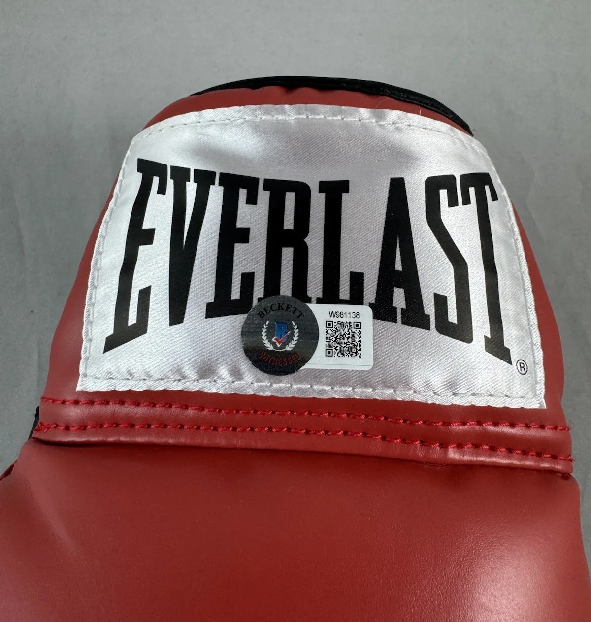 Michael B. Jordan — MICHAEL B JORDAN “ADONIS CREED” SIGNED BOXING GLOVE CREED BECKETT BAS COA, изображение 2