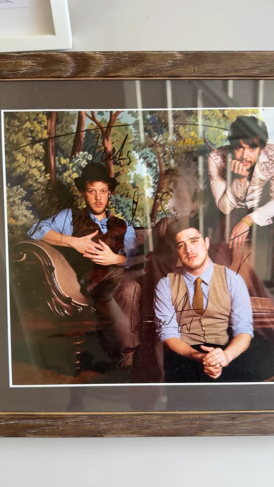 Mumford & Sons Group Signed Autographed 14 x 20 FRAMED — Certified COA, image 2