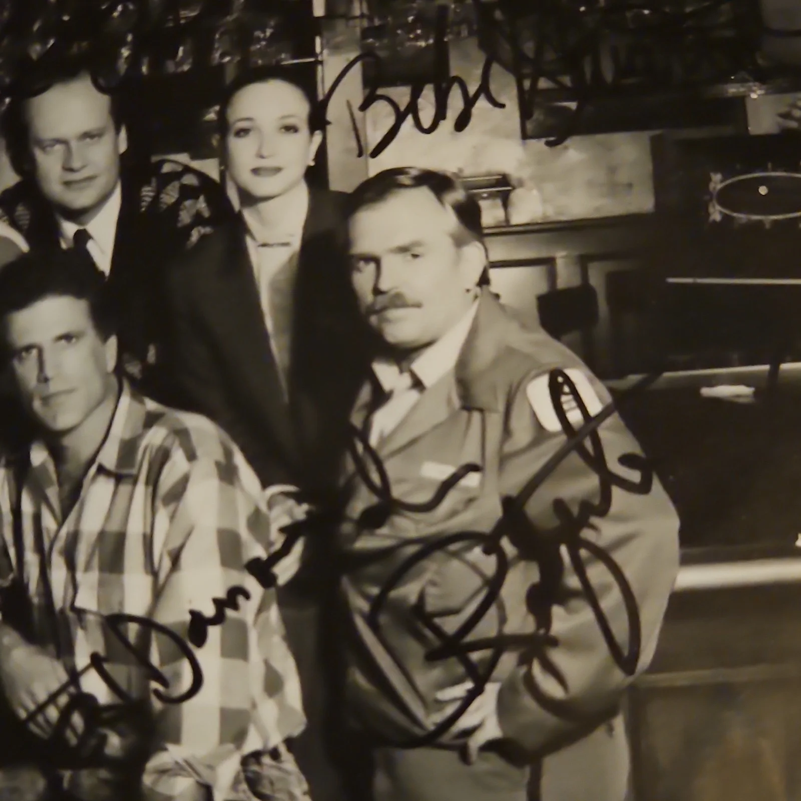 George Wendt, Kirstie Alley, Ted Danson, John Ratzenberger, Rhea — Cheers Original Cast Photo Signed by Danson, Alley, Wendt, Ratzenberger, изображение 4