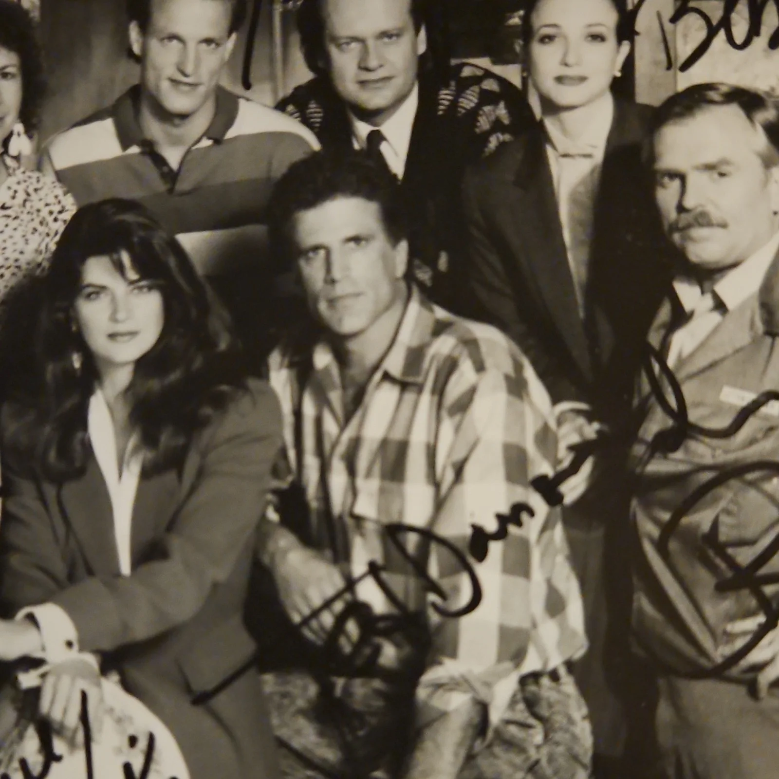 George Wendt, Kirstie Alley, Ted Danson, John Ratzenberger, Rhea — Cheers Original Cast Photo Signed by Danson, Alley, Wendt, Ratzenberger, изображение 5