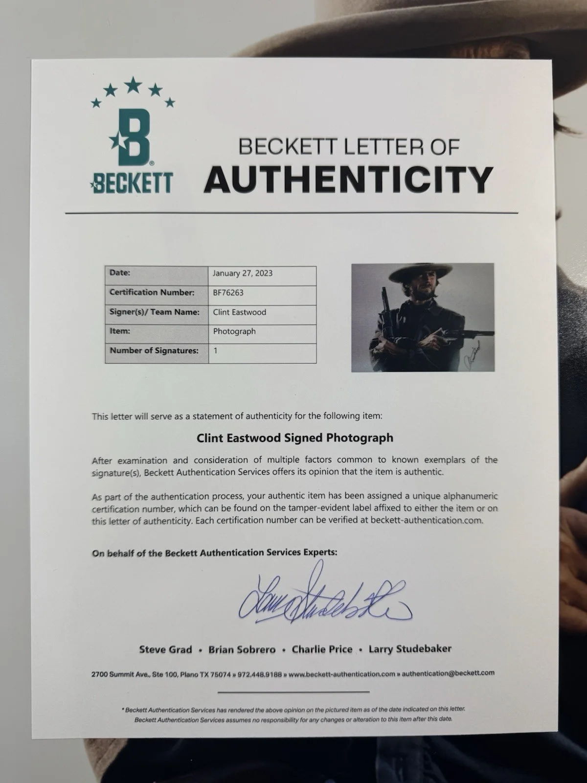 Clint Eastwood — CLINT EASTWOOD SIGNED THE OUTLAW JOSEY WALES 16x20 PHOTO BECKETT BAS LOA BF76263, изображение 4