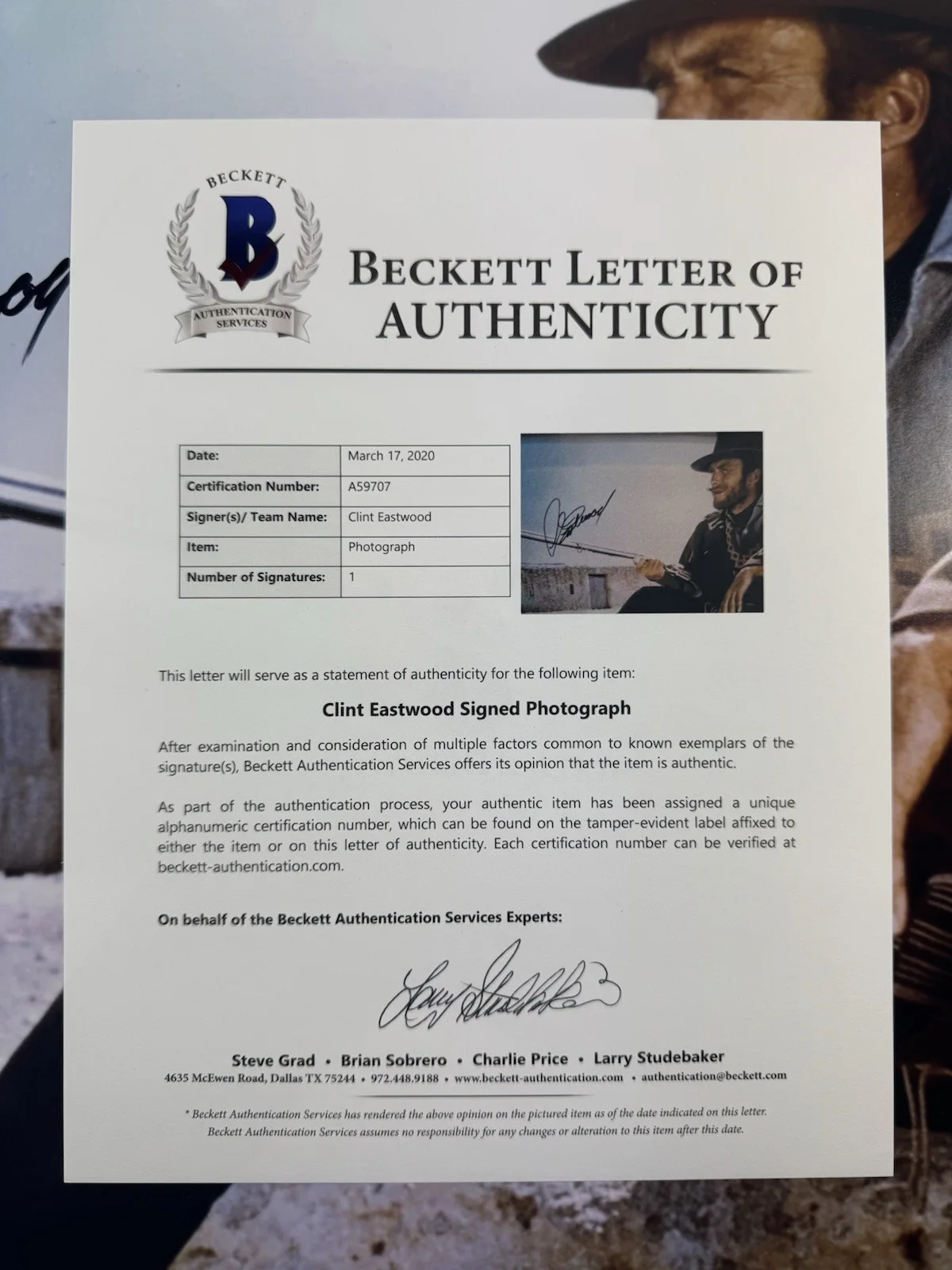 Clint Eastwood — CLINT EASTWOOD SIGNED FOR A FEW DOLLARS MORE 16x20 PHOTO BECKETT BAS LOA A59707, изображение 4