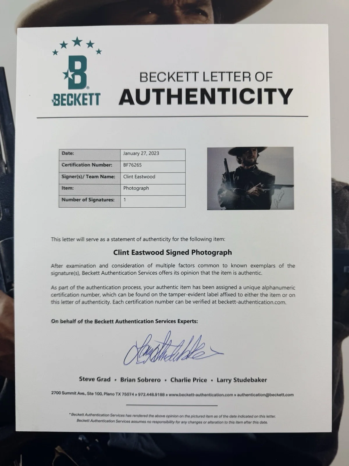 Clint Eastwood — CLINT EASTWOOD SIGNED THE OUTLAW JOSEY WALES 16x20 PHOTO BECKETT BAS LOA BF76265, изображение 4