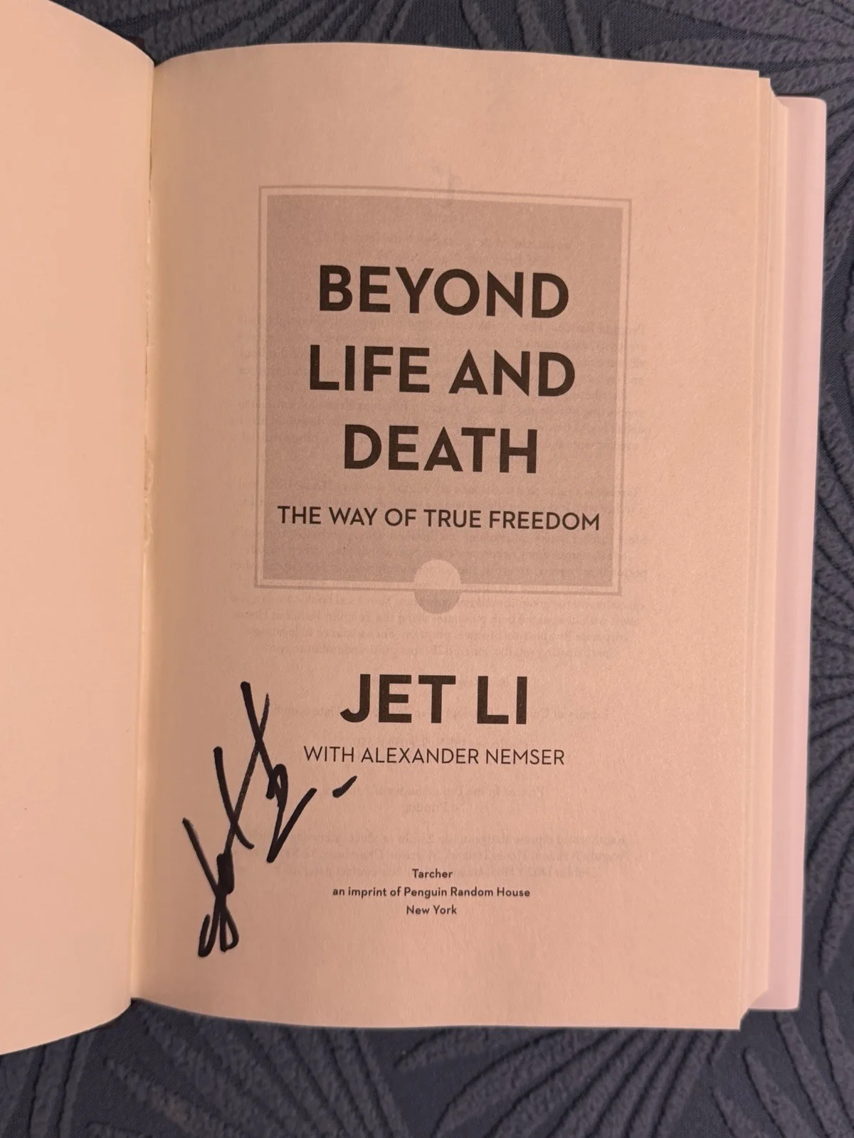 Jet Li — Jet Li Signed Book Autographed w/ Proof Video, image 2