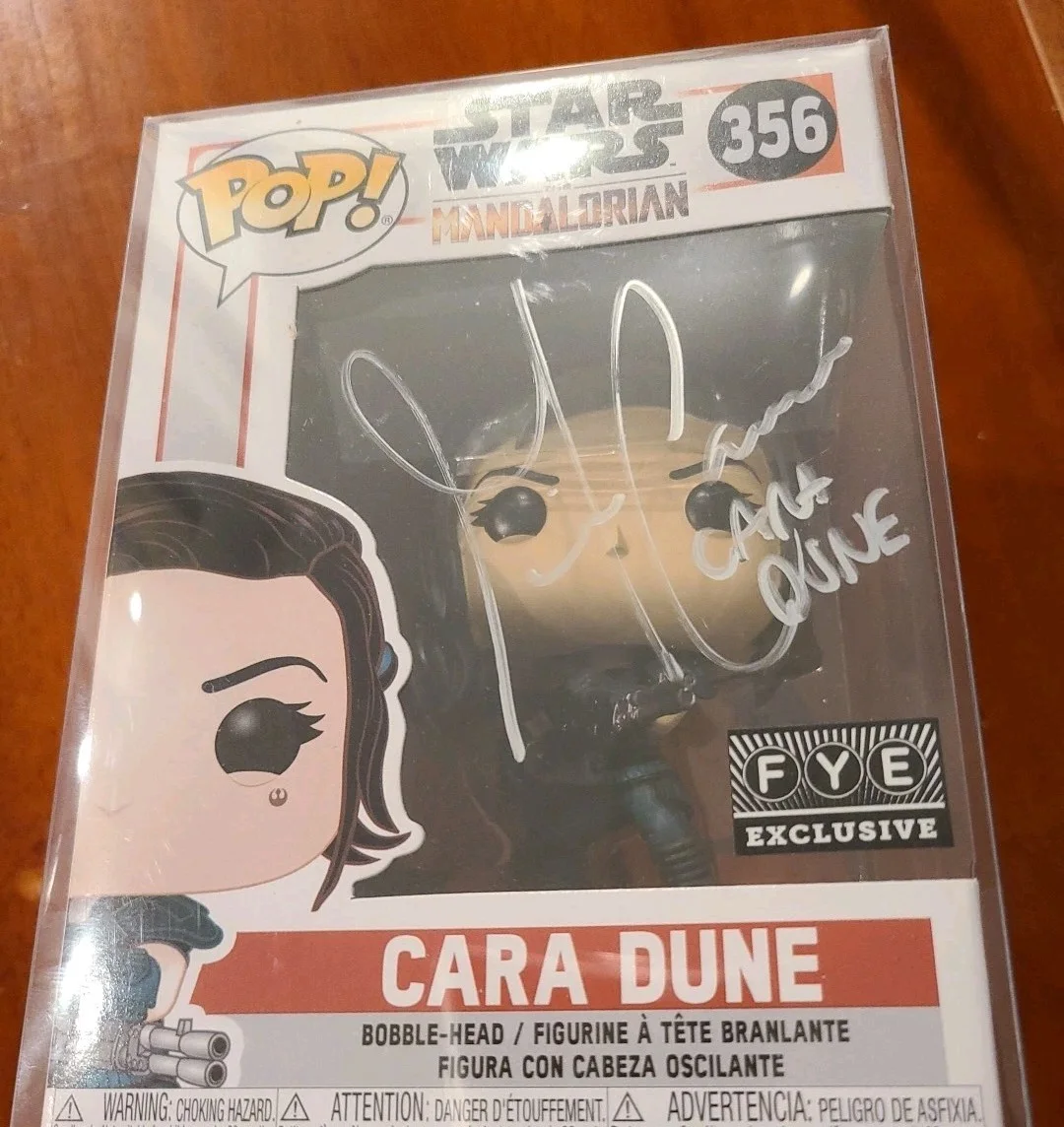 Gina Carano — GINA CARANO SIGNED AUTOGRAPHED CARA DUNE Funko POP! MANDALORIAN FYE Exclusive, изображение 2