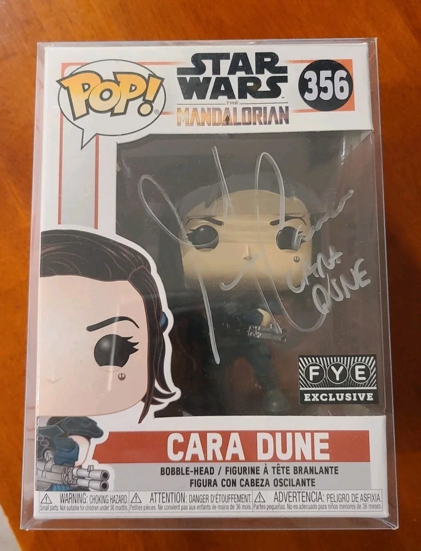 Gina Carano — GINA CARANO SIGNED AUTOGRAPHED CARA DUNE Funko POP! MANDALORIAN FYE Exclusive, изображение 3