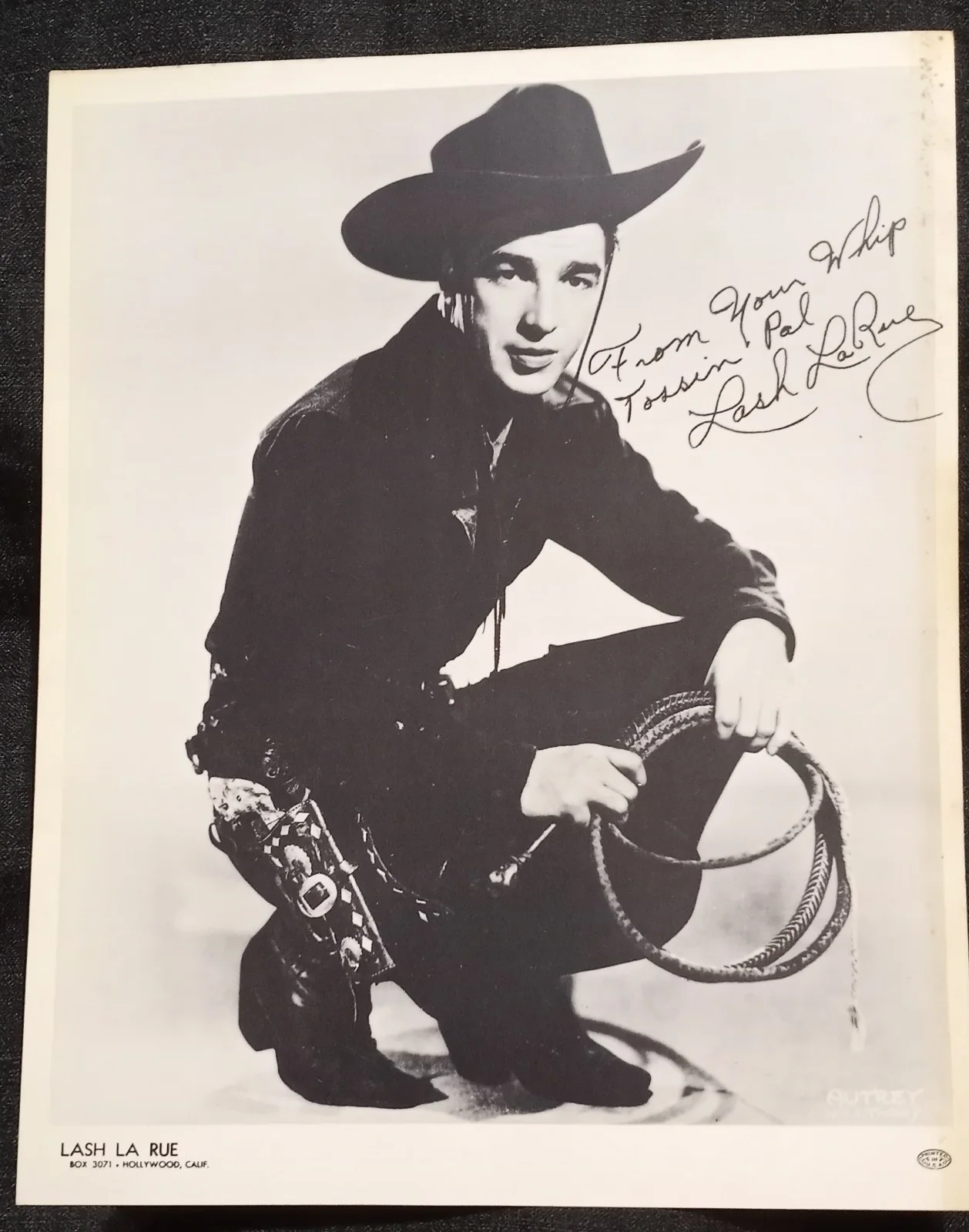 Lash La Rue — Vintage 1960s LASH LA RUE - AUTOGRAPHED INSCRIBED PHOTOGRAPH 8 X 10 B&W, изображение 2