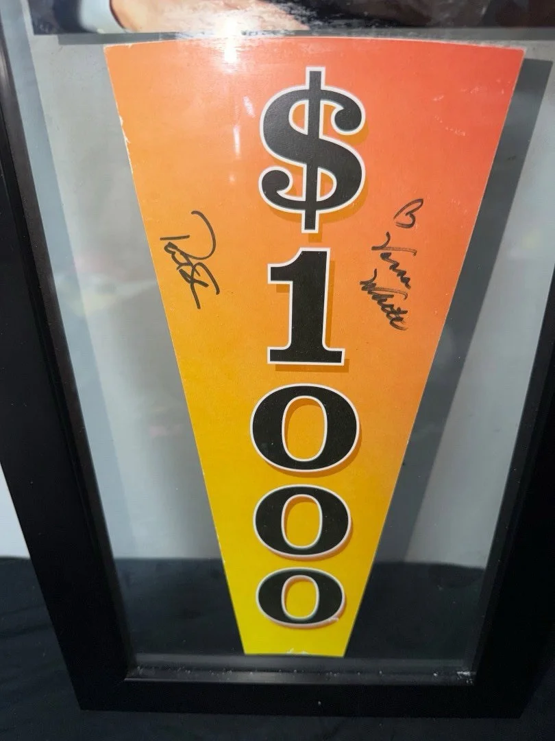 Vanna White, Pat Sajak — Vanna White And Pat Sajak Dual Signature On $1000 Wedge Wheel of Fortune Framed, изображение 2