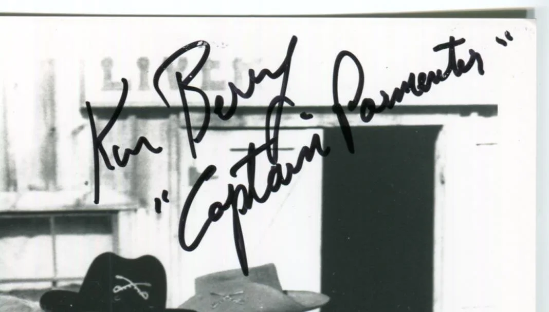 Ken Berry — F TROOP - KEN BERRY SIGNED PHOTO #1 Authentic 1990's IN-PERSON AUTOGRAPH Western, изображение 2