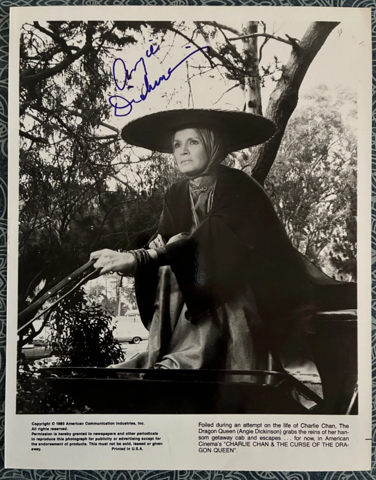 Angie Dickinson — ANGIE DICKINSON Signed 8x10 Photo Charlie Chan Curse of Dragon Queen w/ COA, изображение 2