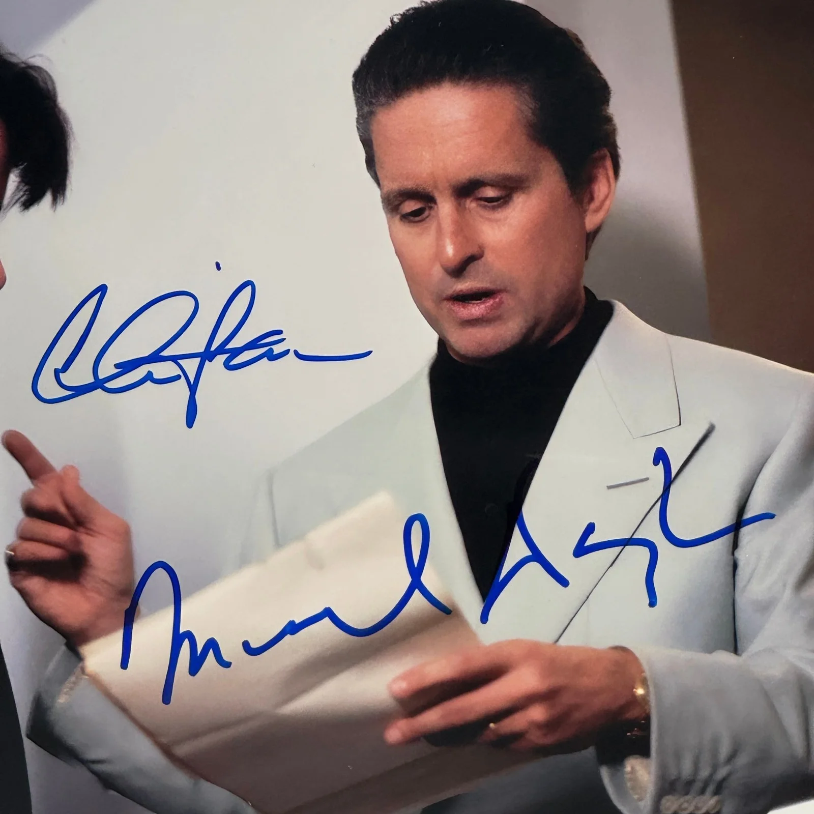 Charlie Sheen, Michael Douglas — Michael Douglas, Charlie Sheen Signed 11x14 Wall Street Photo Autograph Beckett, изображение 2