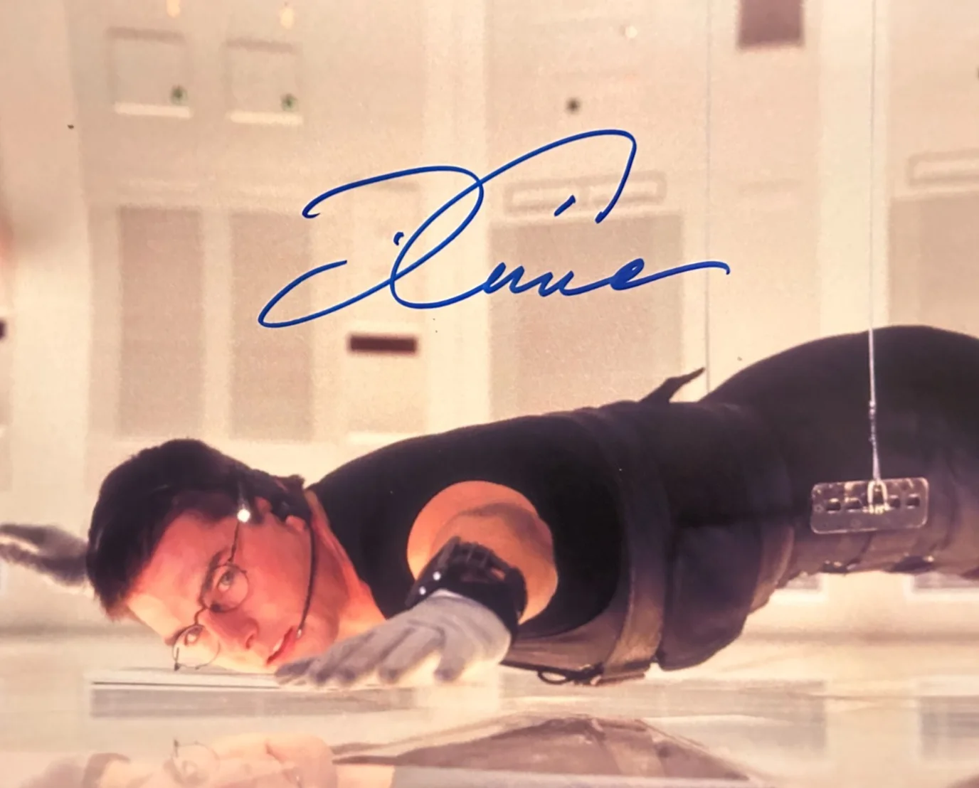 Tom Cruise — TOM CRUISE Signed 8x10" (MI: MISSION IMPOSSIBLE) Authentic Autograph w/COA, image 3