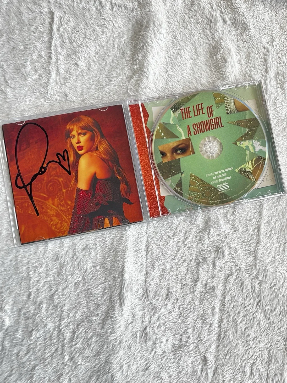 Taylor Swift - The Life of a Showgirl CD + Hand Signed Photo 3, изображение 3