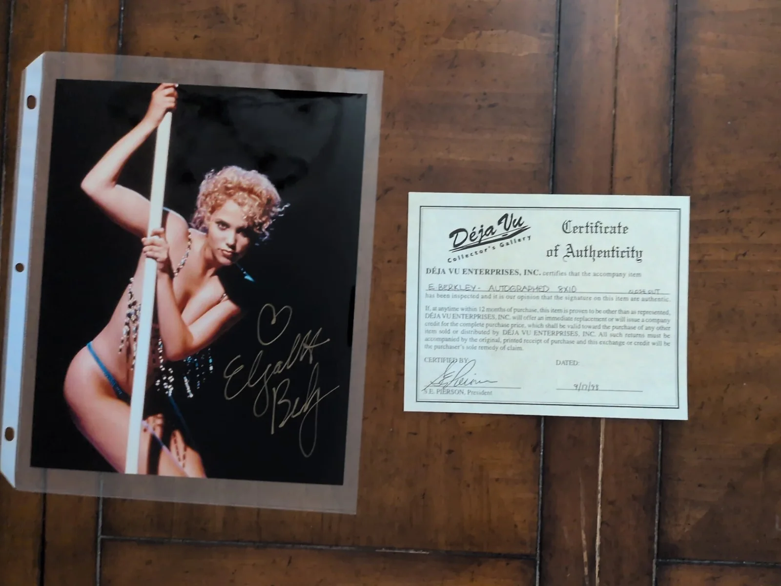 Elizabeth Berkley — Hot Sexy Elizabeth Berkley Signed 8x10 Photo - Showgirls Autograph COA Included, изображение 2