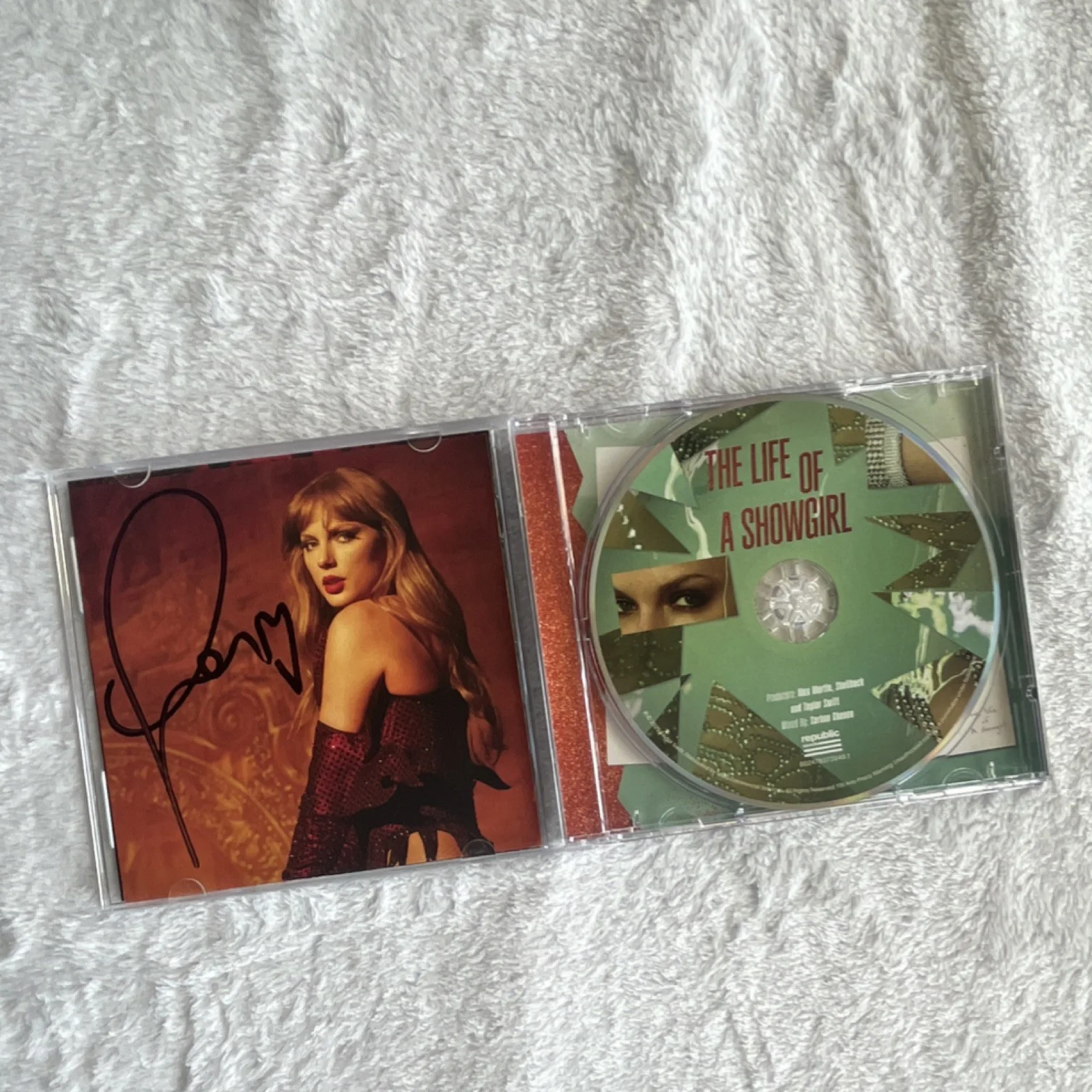 Taylor Swift - The Life of a Showgirl CD + Hand Signed Photo 3, изображение 3