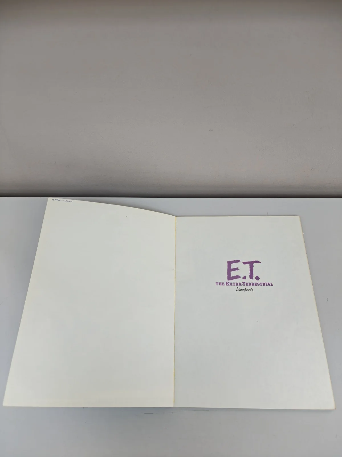 E.T. The Extra Terrestrial Storybook Vintage Film Book 1982 Paperback, изображение 5