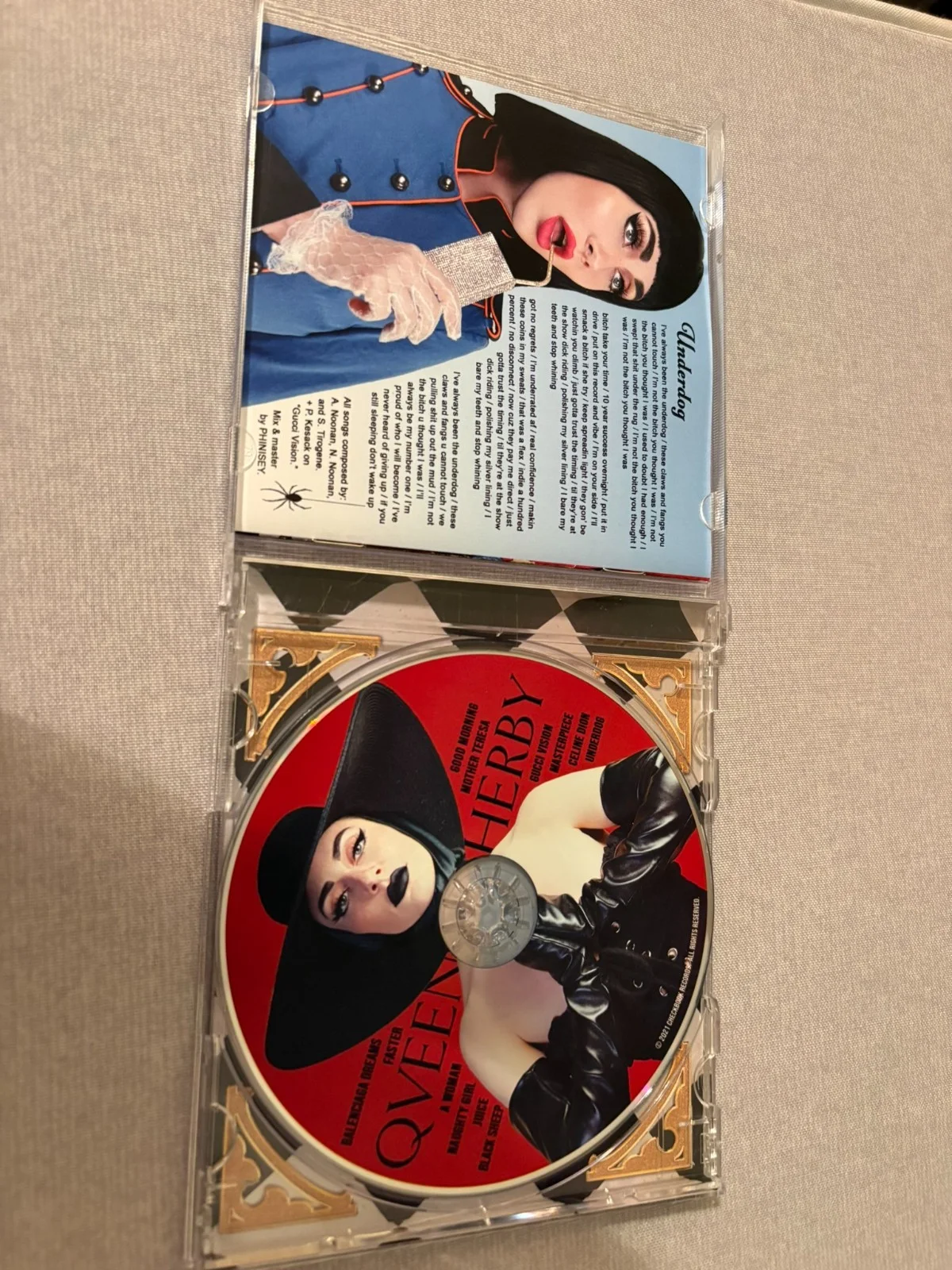 RARE SIGNED Qveen Herbie A Woman Authographed Cd Album Karmin Not a vinyl, изображение 2