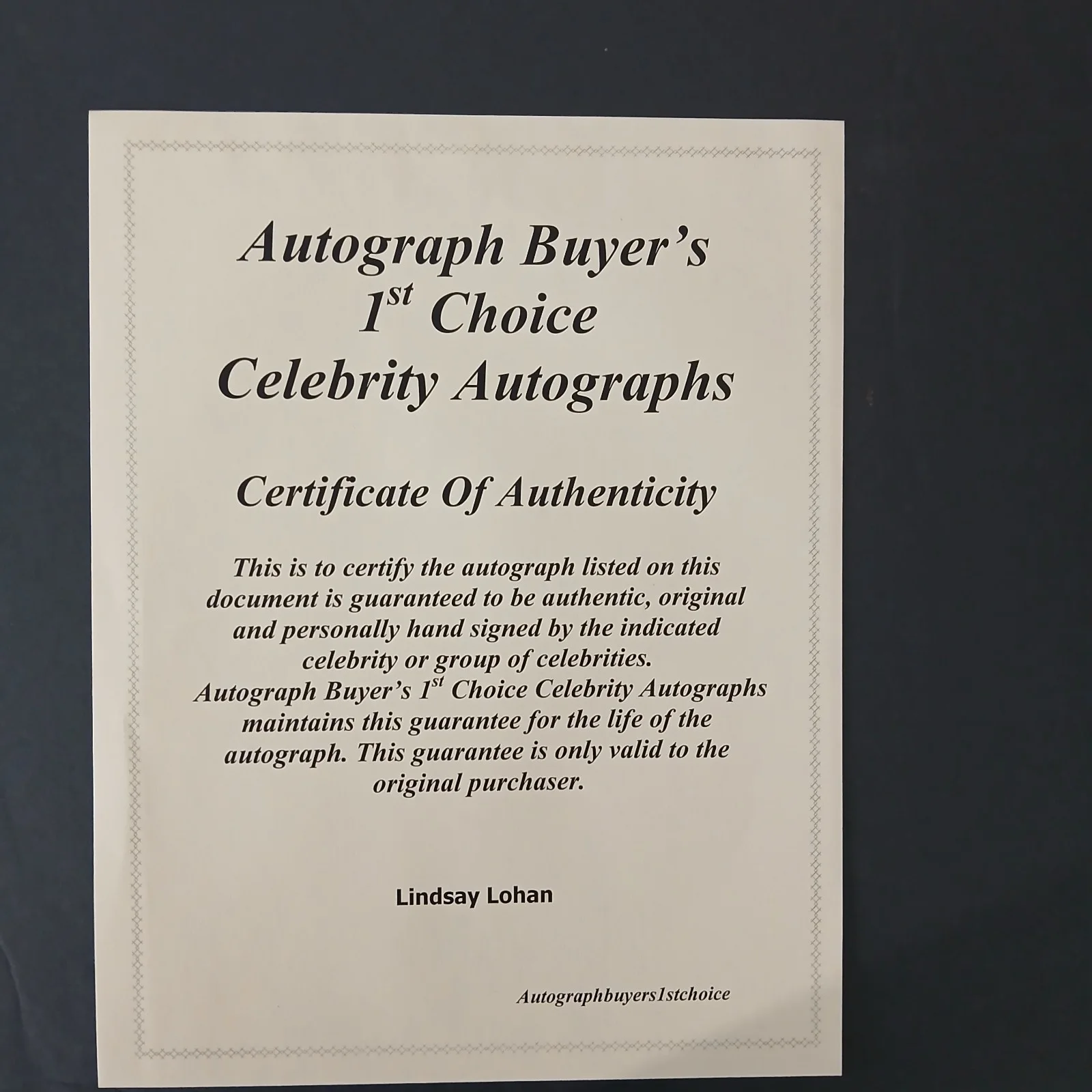 Hot Lindsey Lohan in Gold Low Cut Dress Signed Autographed 8 x 10 Photo w COA, изображение 2