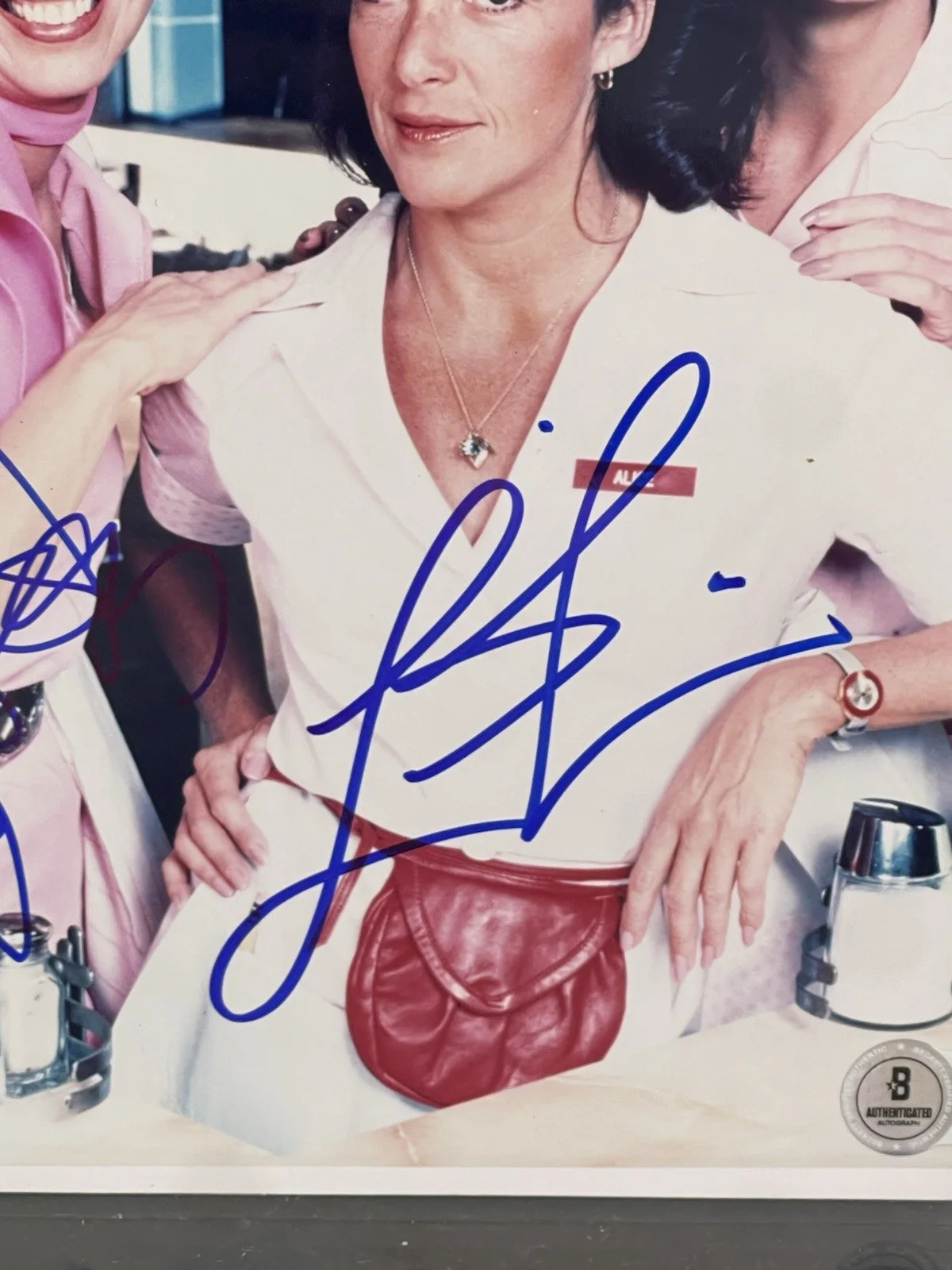 Polly Holiday, Linda Lavin — ALICE cast POLLY HOLLIDAY & LINDA LAVIN Hand signed AUTOGRAPH 8x10 Beckett, изображение 3