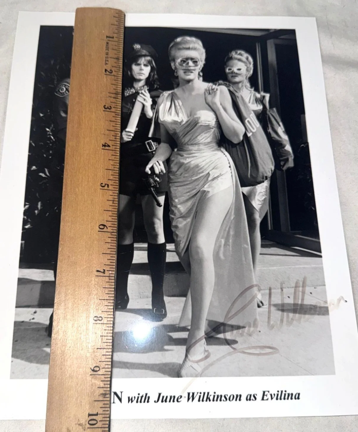Batman 8x10 Photo June Wilkinson signed Evelina Autographed Black & White, изображение 4