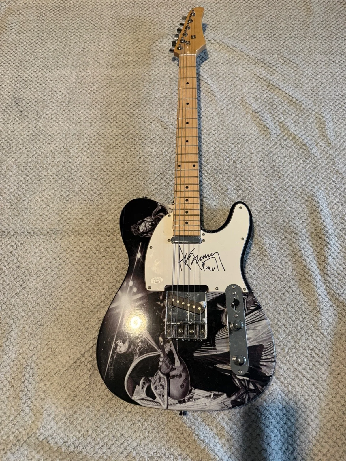 Ace frehley signed guitar. man cave decoration, image 3