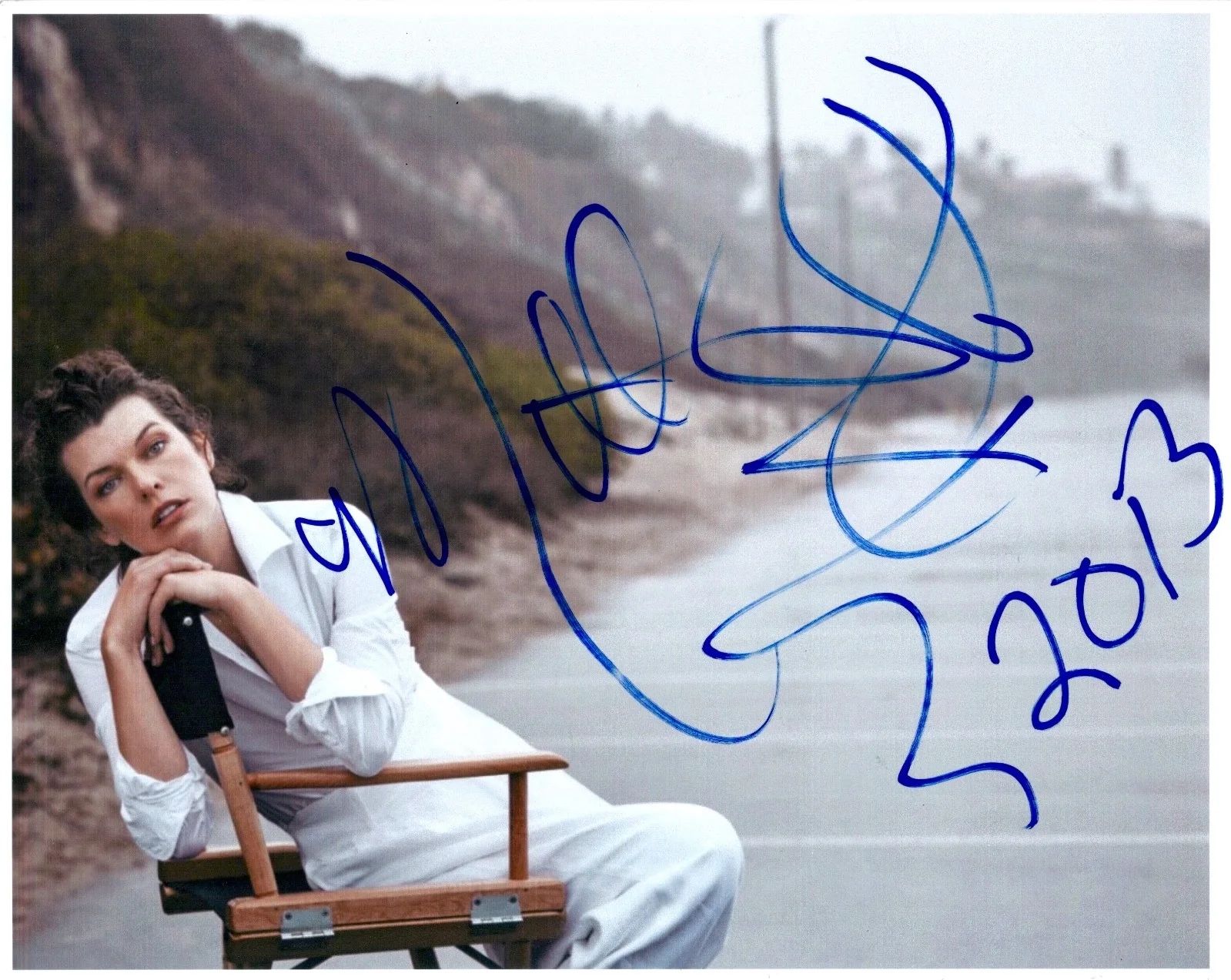 Milla Jovovich — Milla Jovovich signed 8x10 photo - In Person Proof. Hellboy, Resident Evil