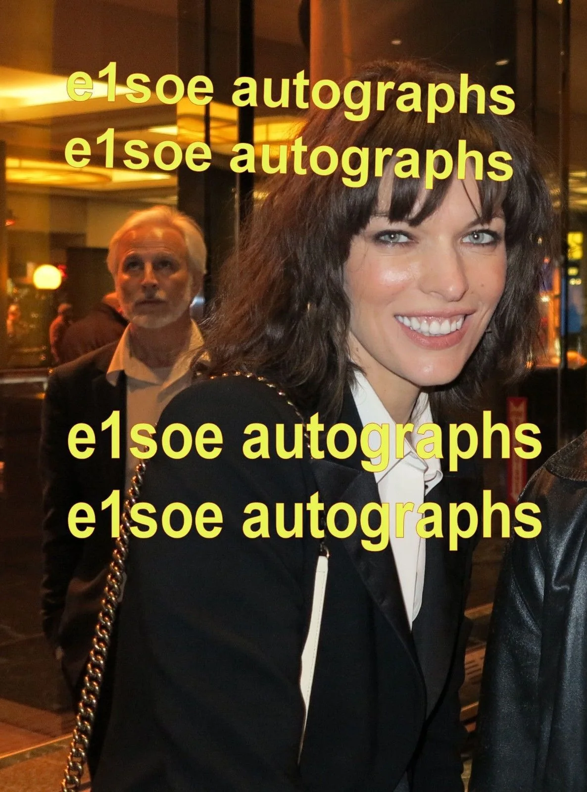 Milla Jovovich — Milla Jovovich signed 8x10 photo - In Person Proof. Hellboy, Resident Evil, изображение 2