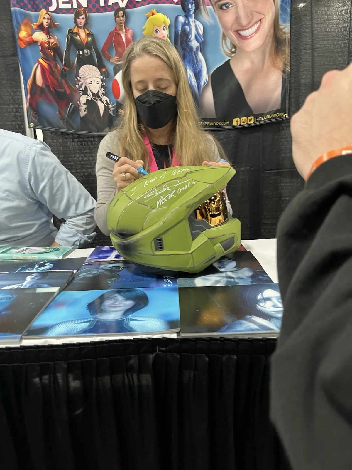 Steve Downes Jen Taylor — Steve Downes Jen Taylor Cortana signed Halo Master Chief helmet w quotes JSA, image 5