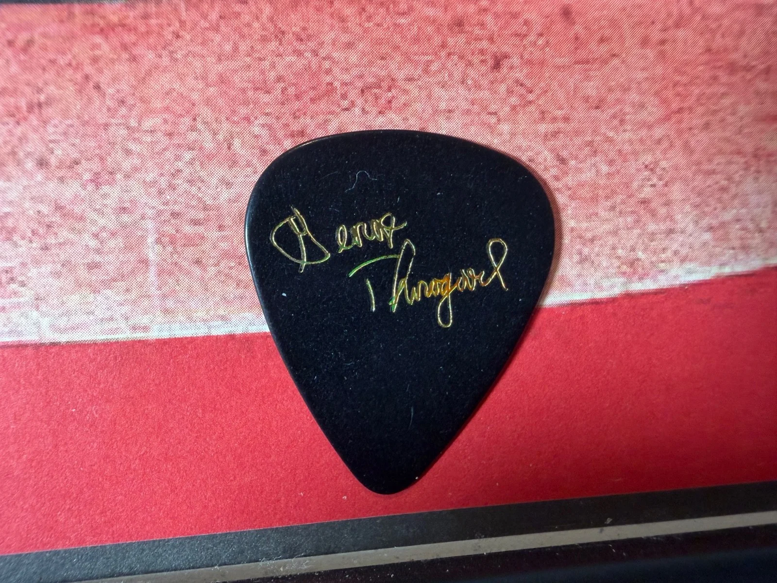 Rare George Thorogood Framed Poster W/ Guitar Pics Signed By All The Destroyers!, image 2