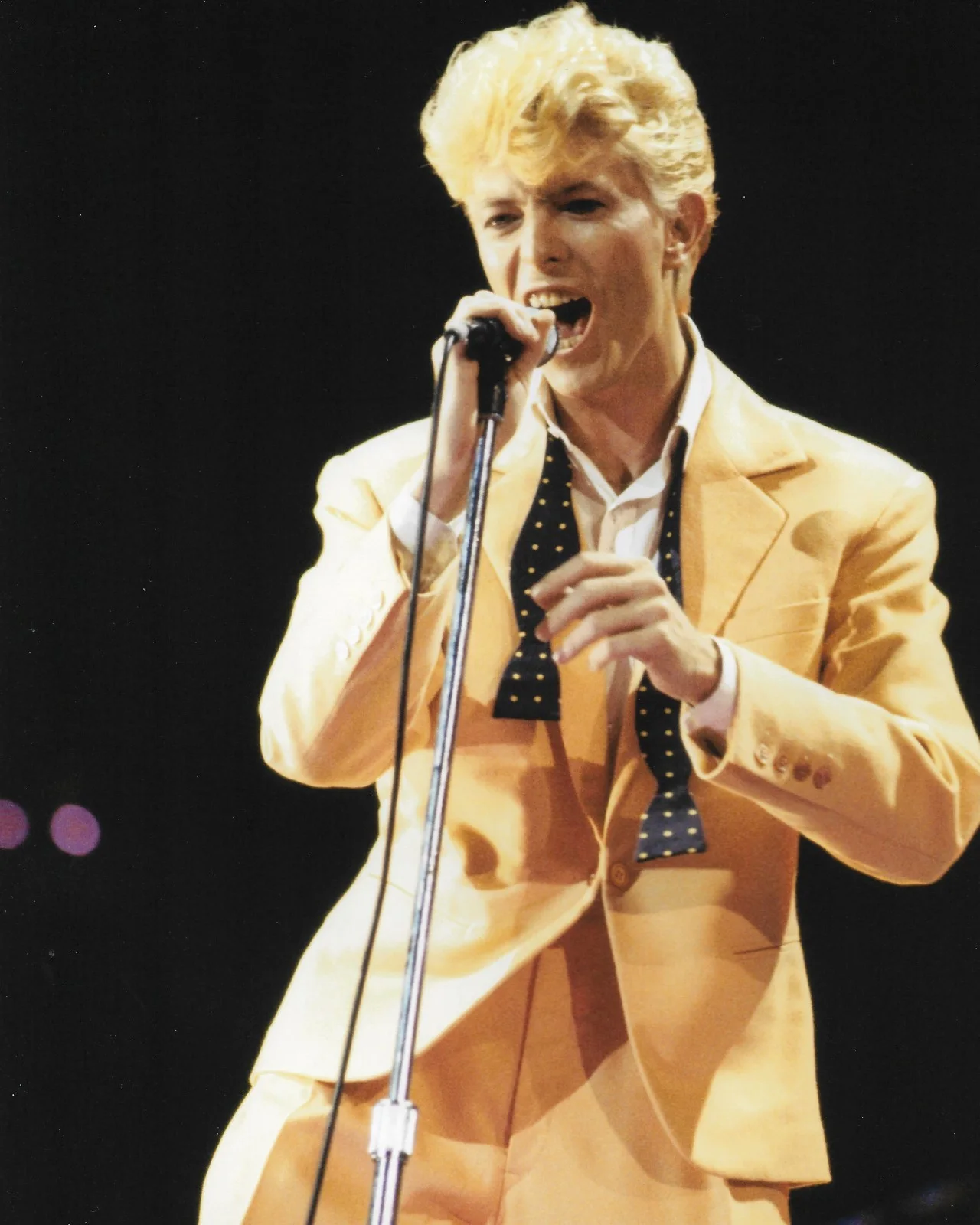 BLACK FRAMED DAVID BOWIE YELLOW SUIT - GLOSSY PRINTED PICTURE 12"x15" 300x380mm, изображение 2