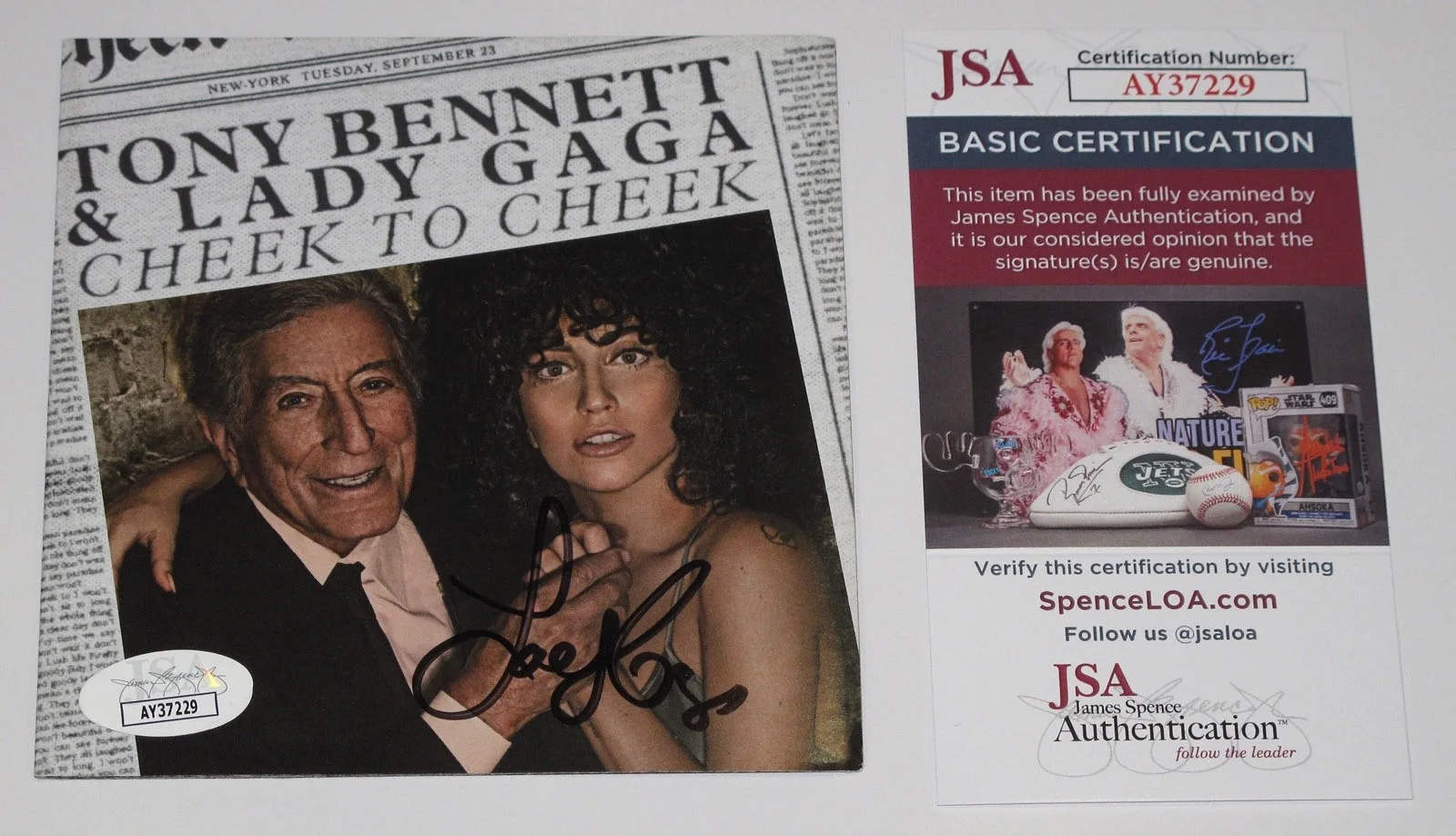 LADY GAGA — LADY GAGA signed TONY BENNETT "CHEEK TO CHEEK" CD Booklet Autographed JSA COA