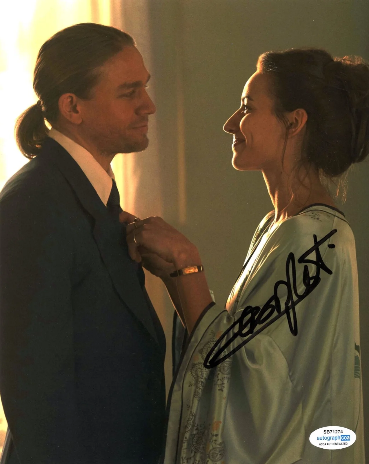 ANTONIA DESPLAT — Antonia Desplat signed "SHANTARAM" 8x10 Photo EXACT PROOF b Charlie Hunnam ACOA, изображение 4