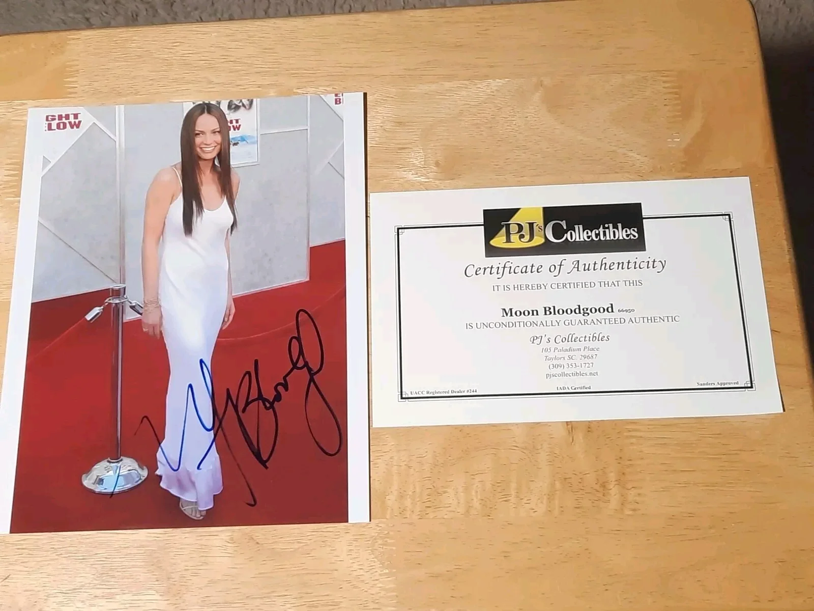 Moon Bloodgood — Moon Bloodgood Red Carpet Auto Autograph 8x10 Hand Signed With COA Model Star, изображение 3