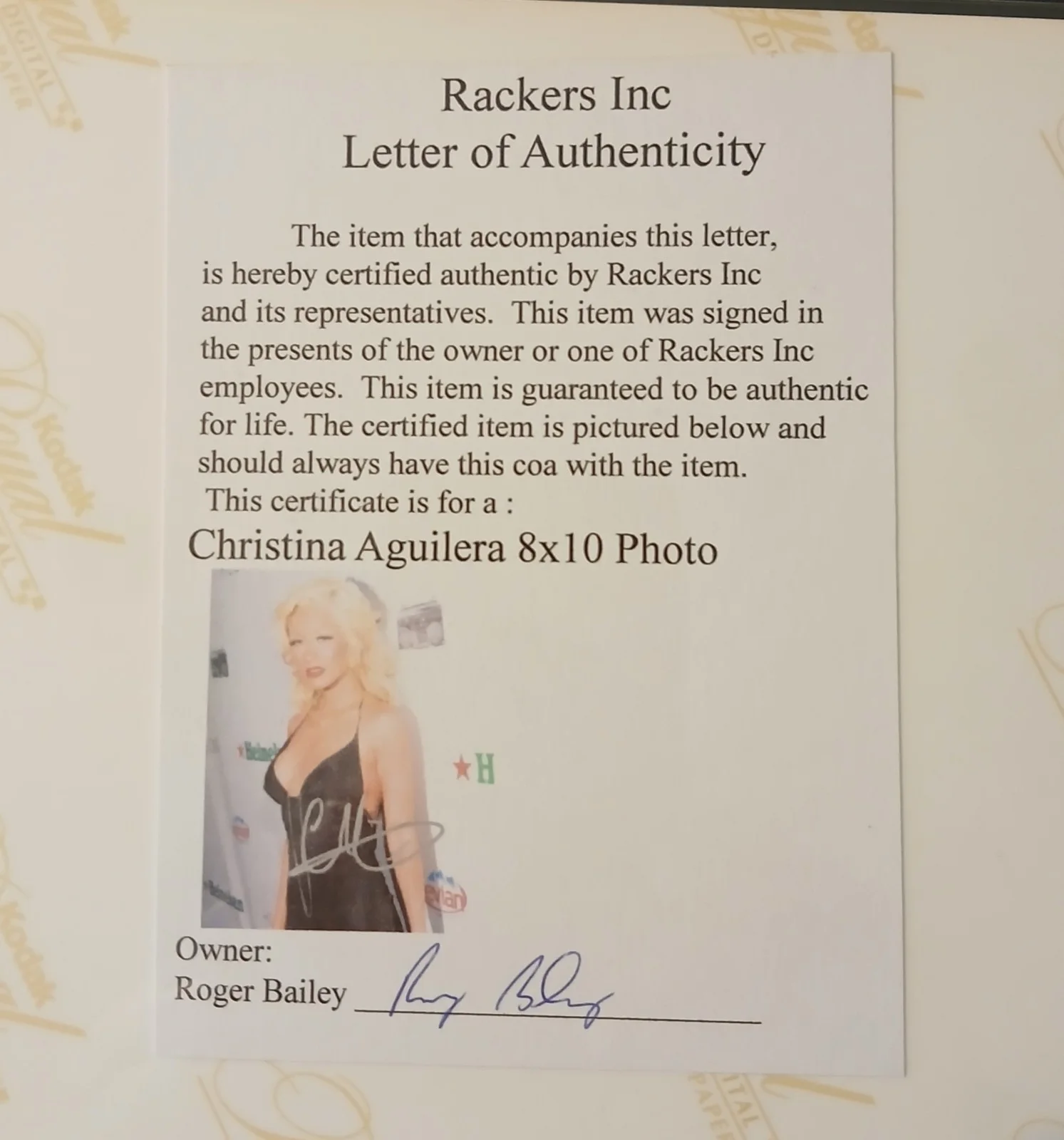 Christian Aguilera Hot Sexy Autographed 8 x 10 Photo with COA!, изображение 2