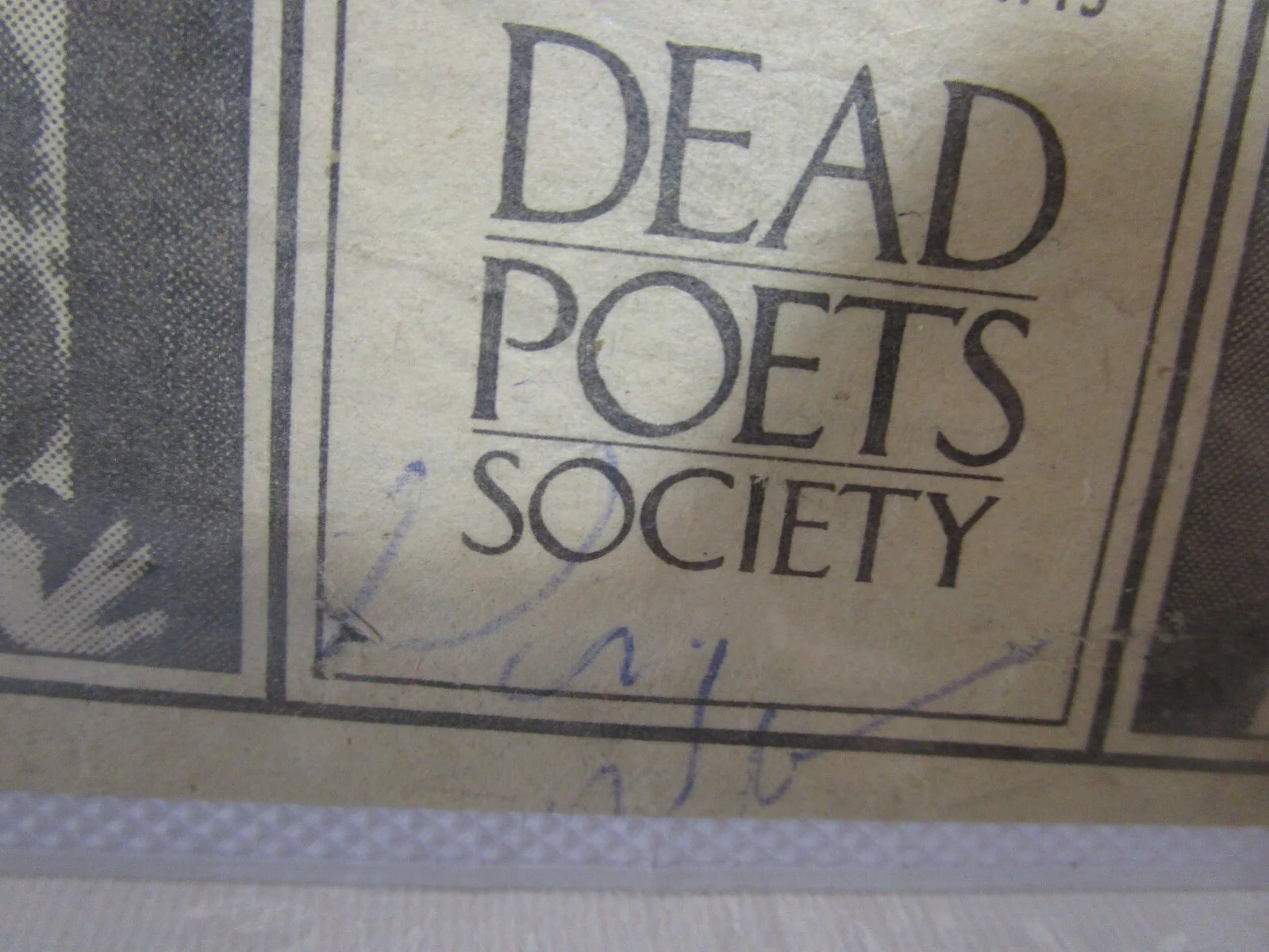 ROBIN WILLIAMS — ROBIN WILLIAMS DEAD POETS SOCIETY SIGNED AUTOGRAPHED NEWS CLIP, изображение 2