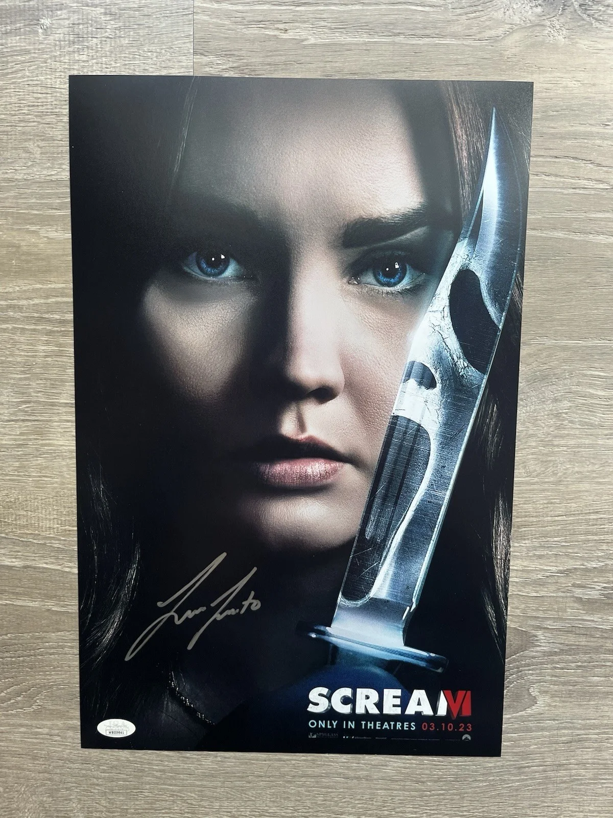 Liana Liberato — Liana Liberato Signed Scream 11x17 Photo JSA COA Ghostface Horror Auto, изображение 2