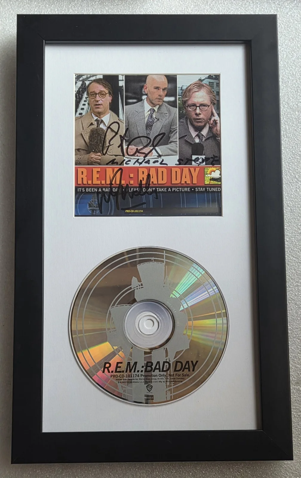 R.E.M. AUTOGRAPHED BECKETT LOA BAS CD MUSIC DISPLAY SIGNED BAND MICHAEL STIPE, image 2