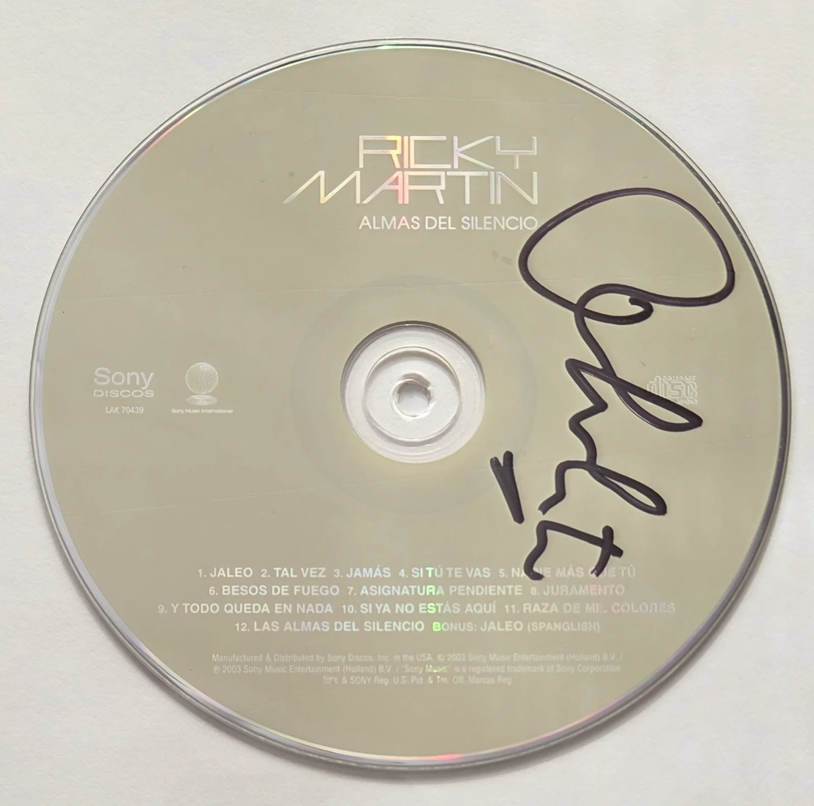 RICKY MARTIN CD DISPLAY AUTOGRAPHED BECKETT BAS COA SIGNED MUSIC PRESENT GIFT, image 3