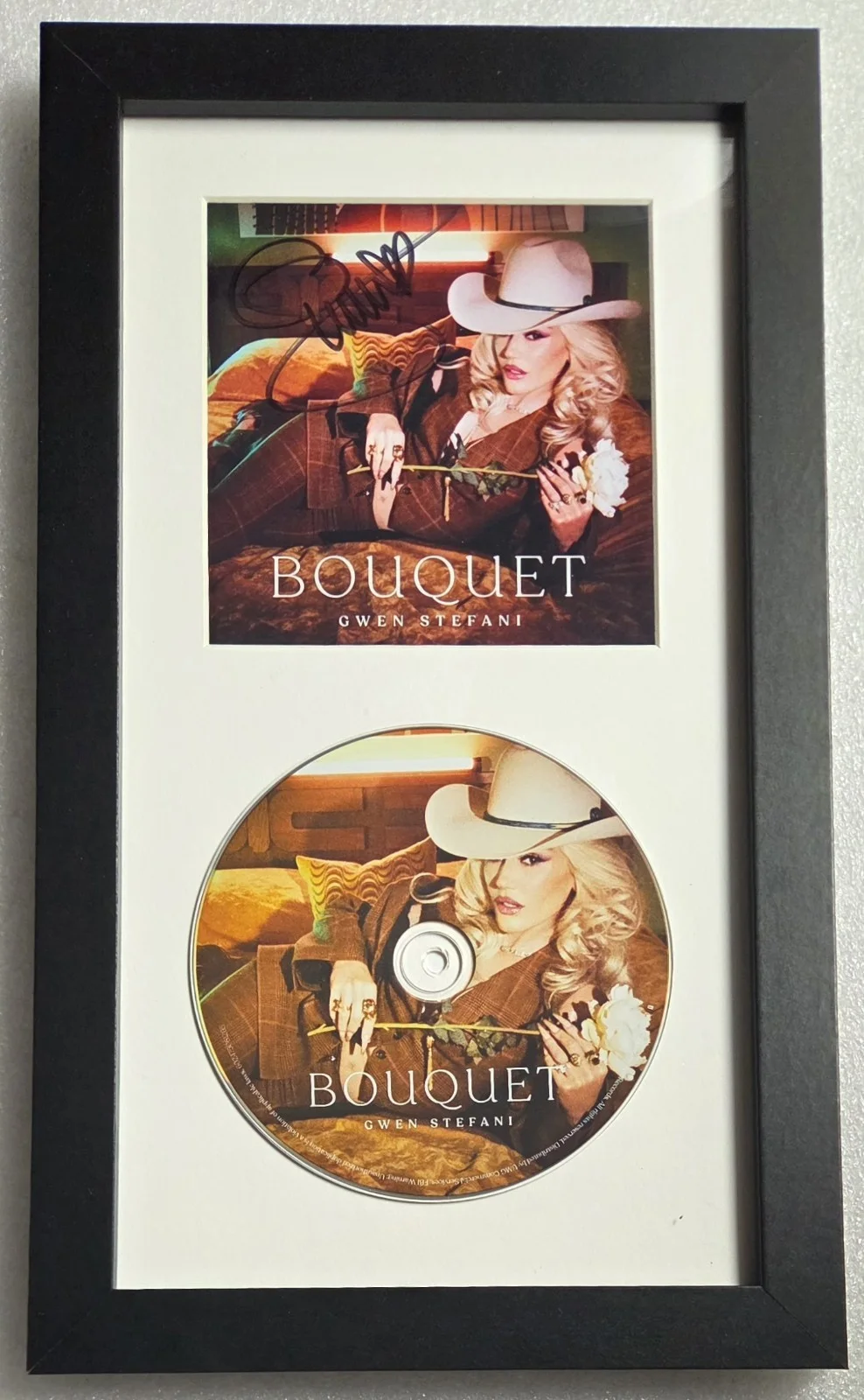 GWEN STEFANI CD DISPLAY AUTOGRAPHED BECKETT BAS COA SIGNED NO DOUBT MUSIC SINGER, image 2