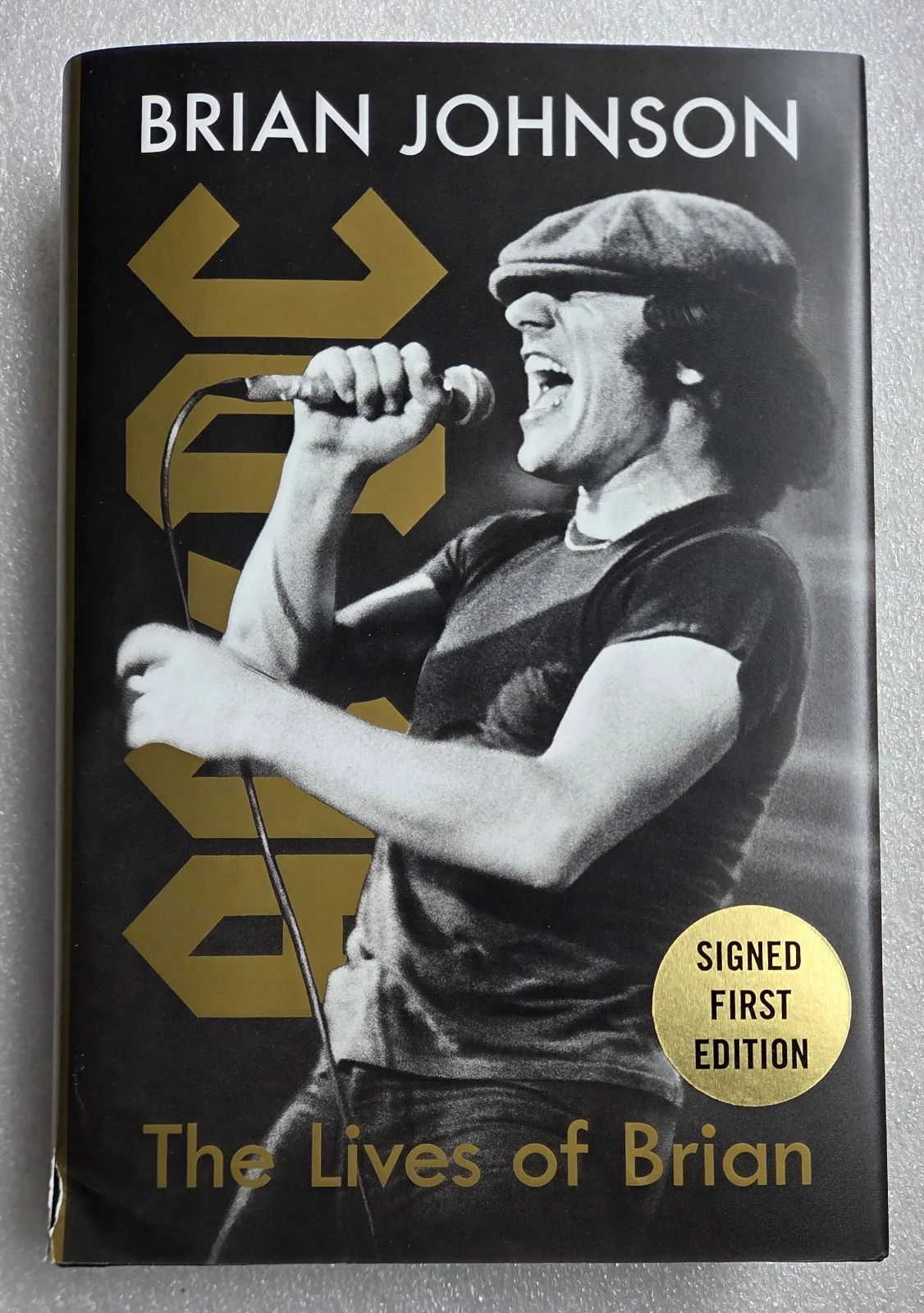 BRIAN JOHNSON SIGNED BOOK BECKETT COA BAS AC/DC MUSIC BAND SINGER PRESENT GIFT, image 3