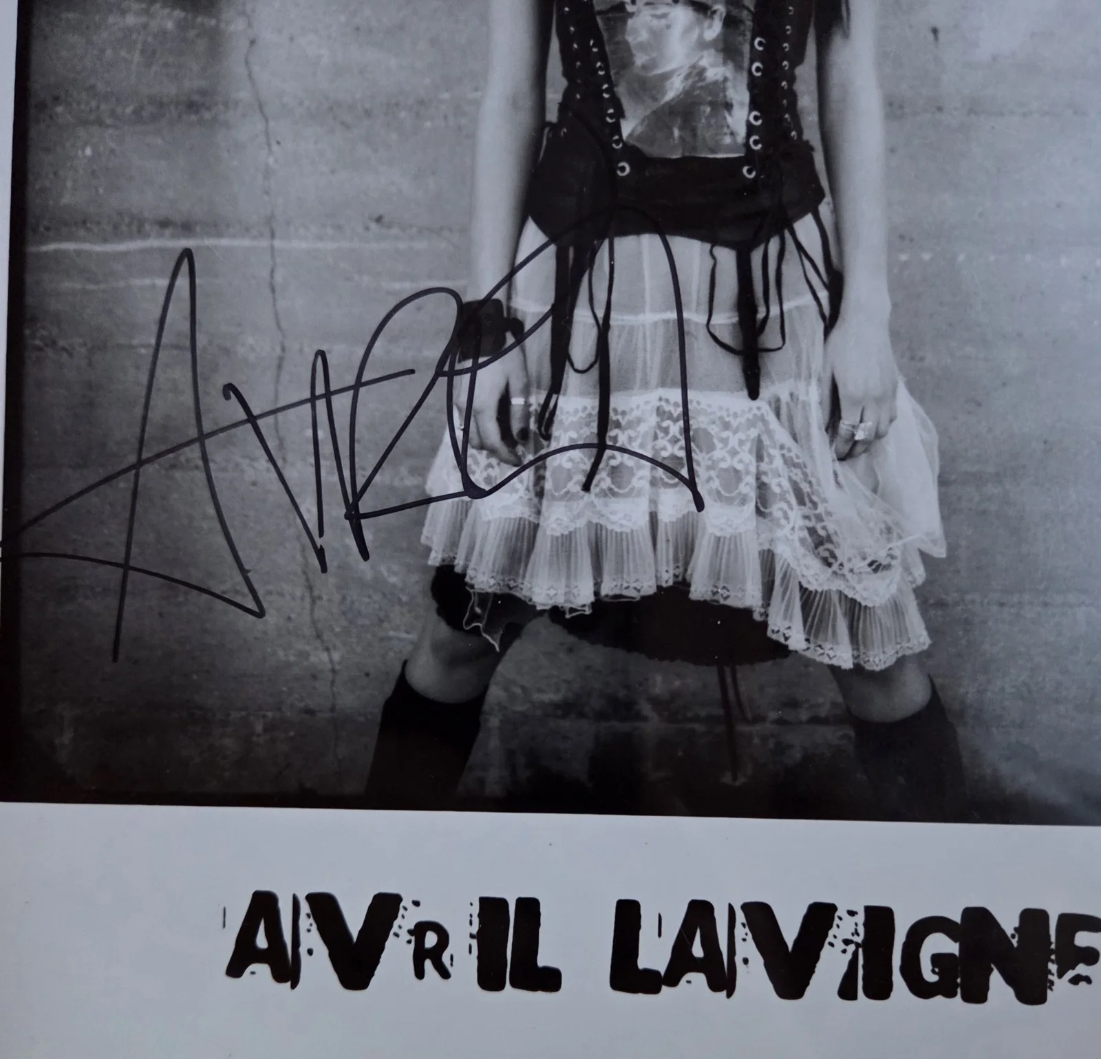AVRIL LAVIGNE SIGNED PHOTO BECKETT BAS COA AUTOGRAPHED 8X10 RARE PRESENT GIFT, image 4