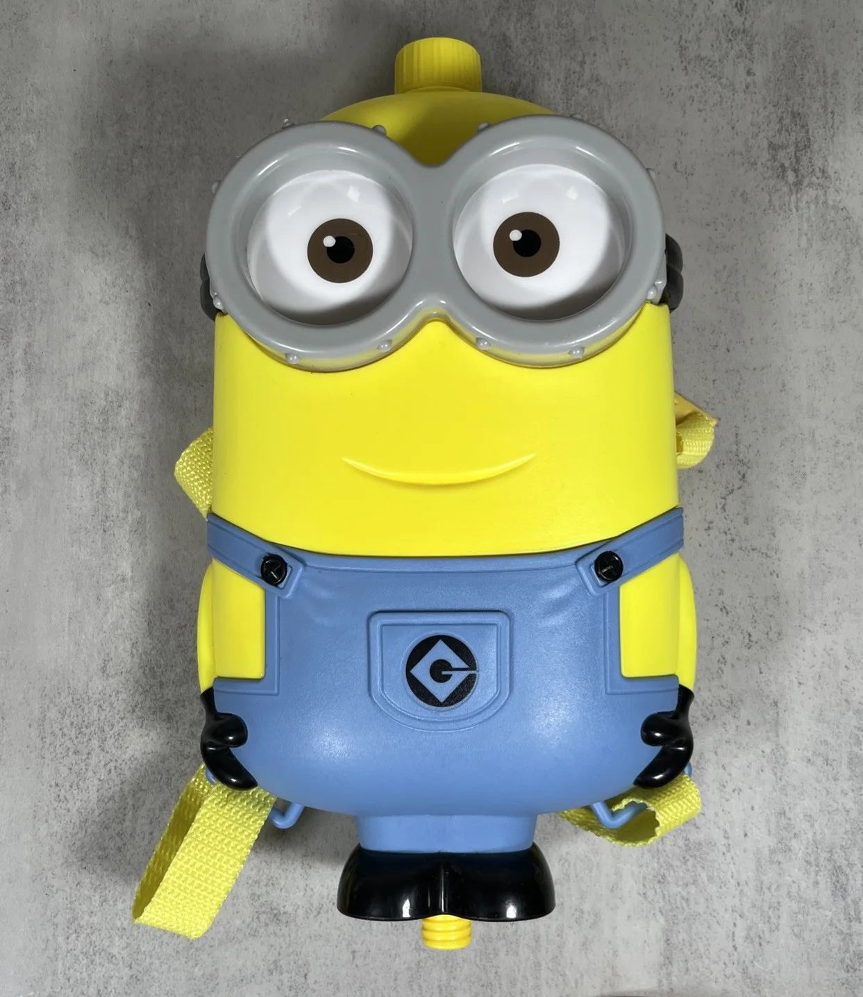 Universal Studios Singapore 2016 Minions Water blaster backpack RARE, image 2