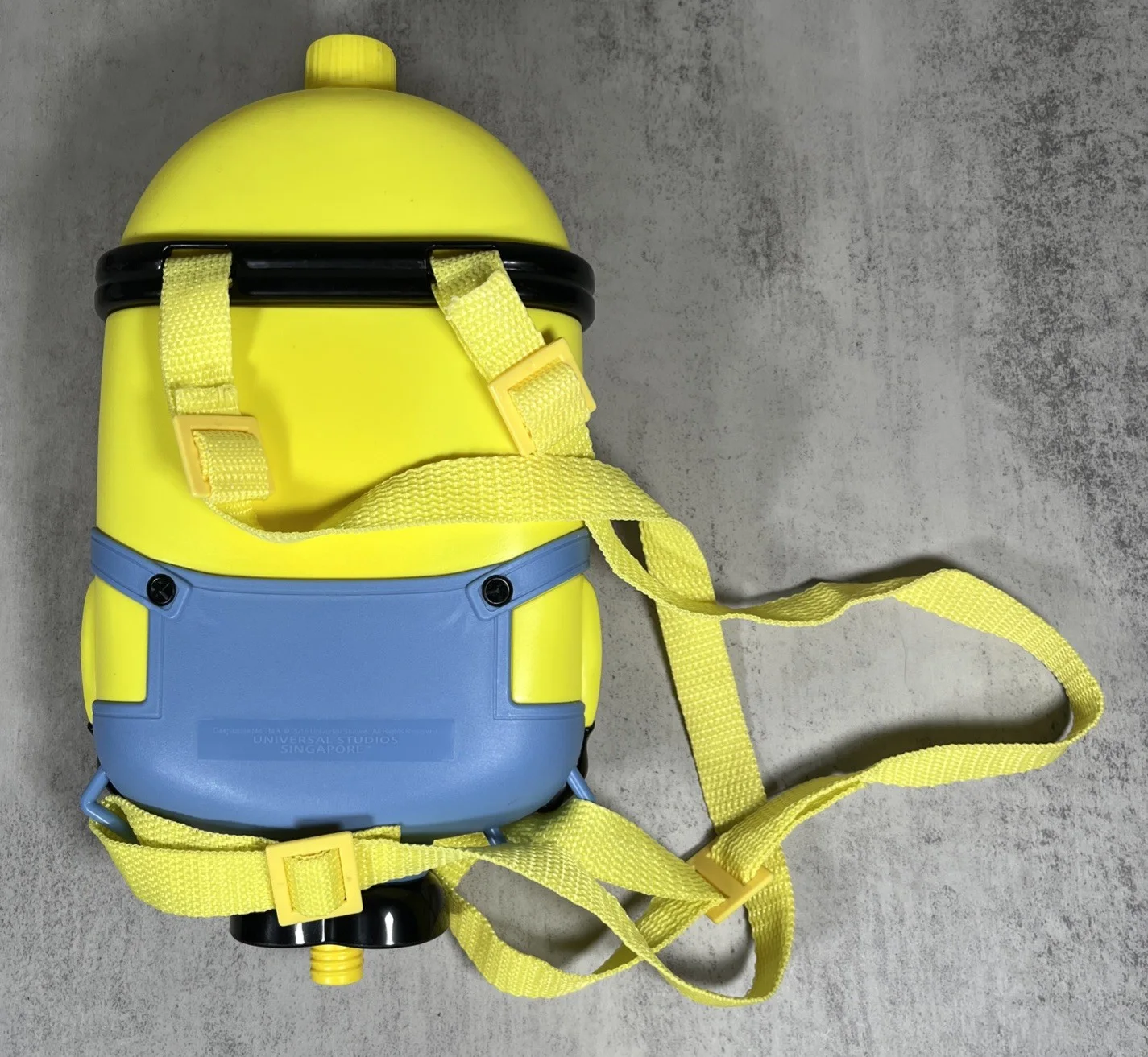 Universal Studios Singapore 2016 Minions Water blaster backpack RARE, image 3