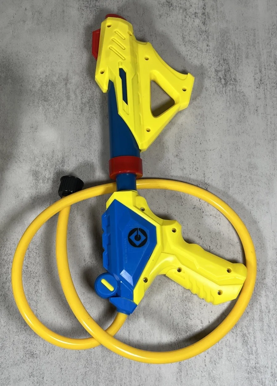 Universal Studios Singapore 2016 Minions Water blaster backpack RARE, image 5
