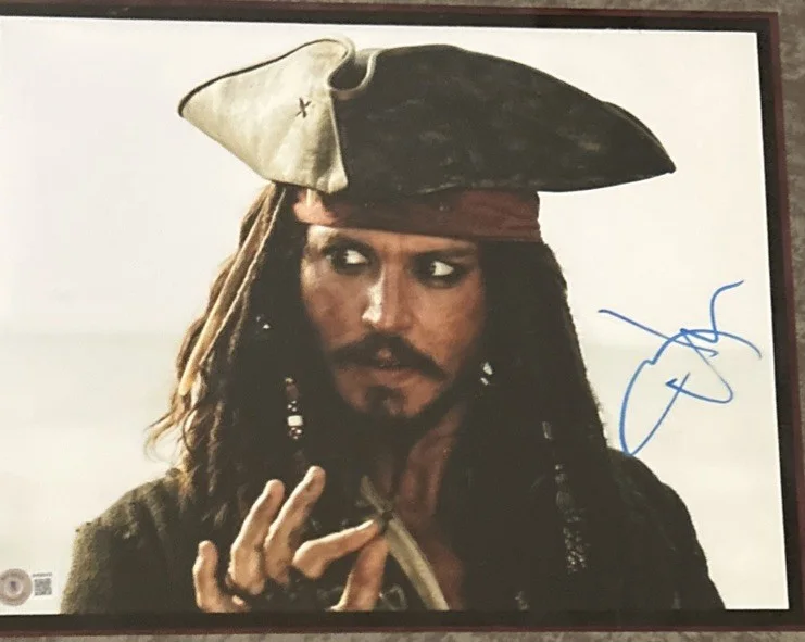 Johnny Depp — JOHNNY DEPP Autographed 20x21 MATTED Photo Pirates Of The Caribbean BECKETT, изображение 2