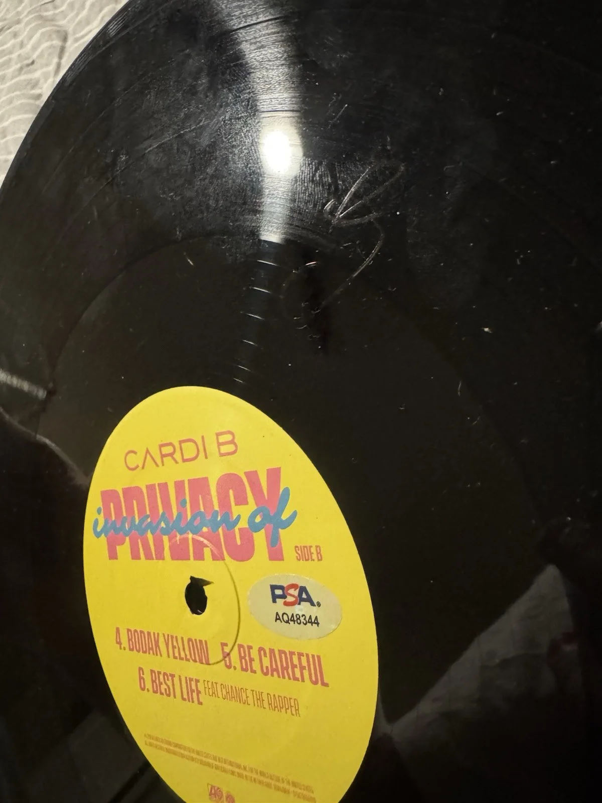 Cardi B autographed Invasion of Privacy signed vinyl Disc record PSA COA AUTO, изображение 2