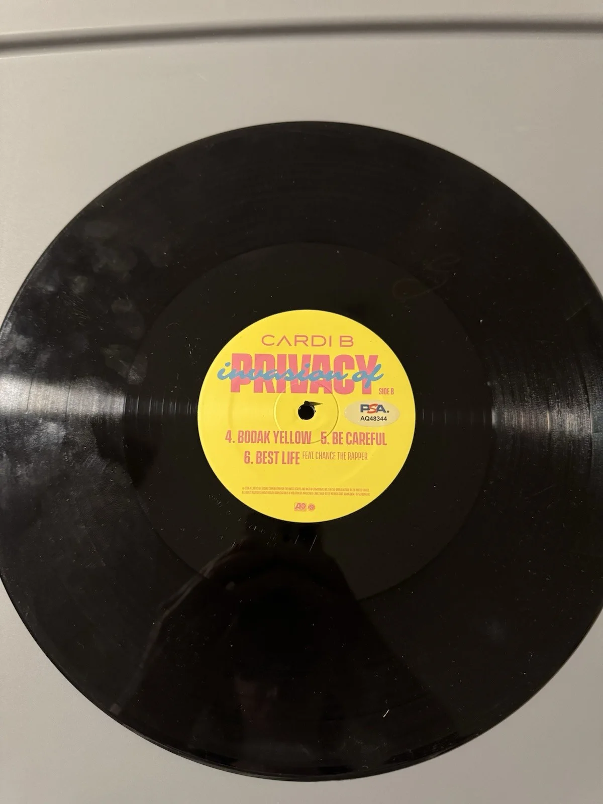 Cardi B autographed Invasion of Privacy signed vinyl Disc record PSA COA AUTO, изображение 3