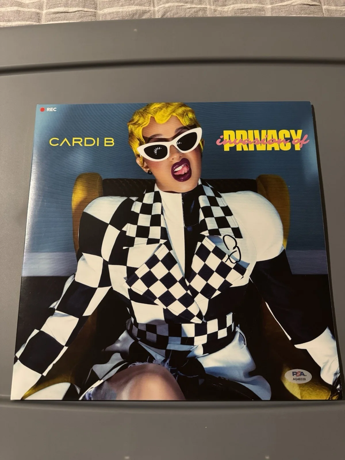 Cardi B autographed Invasion of Privacy signed vinyl record album PSA COA AUTO, изображение 2