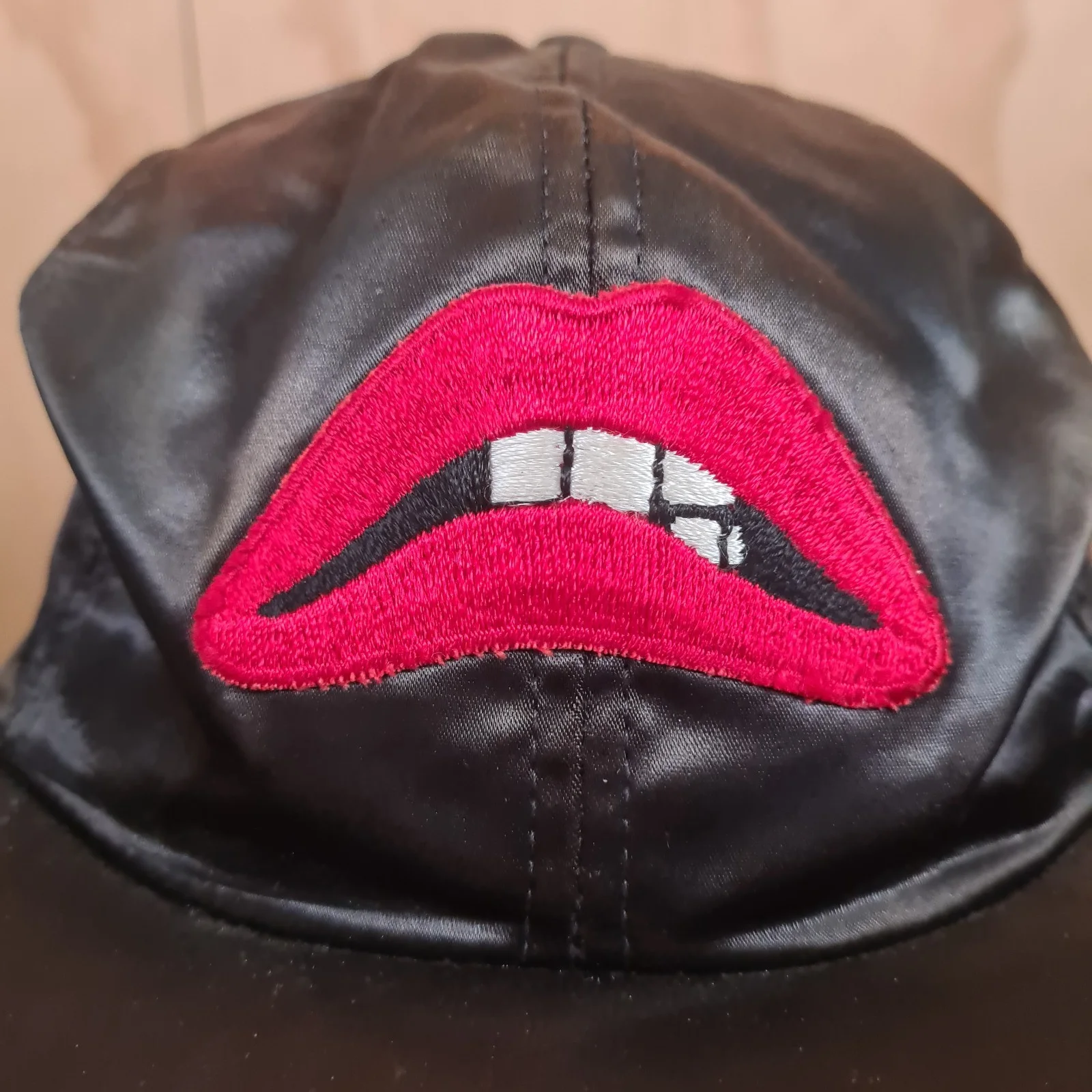 super rare circa 1975 vintage Rocky Horror Picture Show satin cap lip design, изображение 4