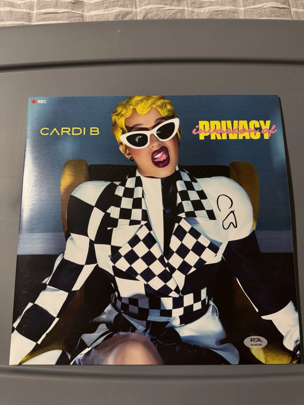 Cardi B autographed Invasion of Privacy signed vinyl record album PSA COA AUTO, изображение 2